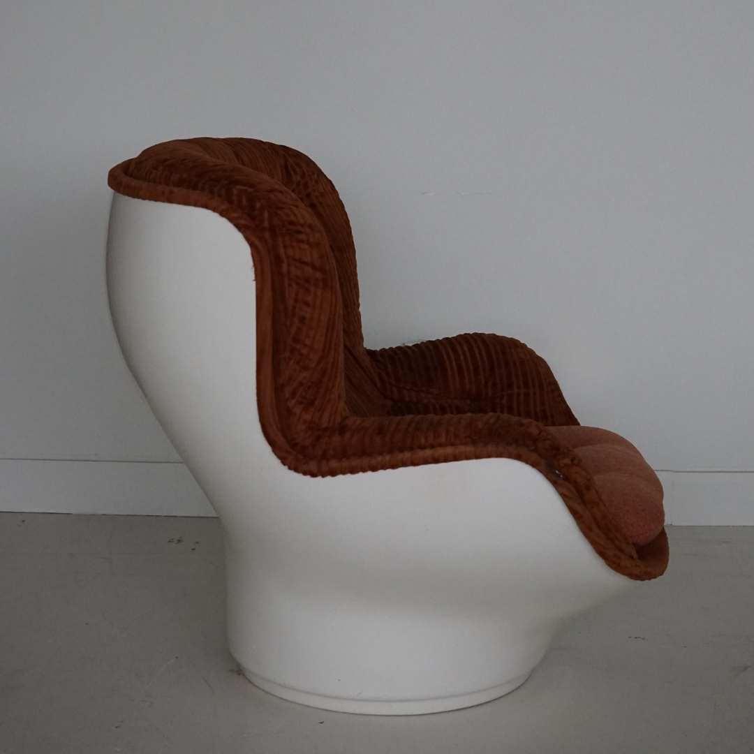 Karate Lounge Chair designed by Michel Cadestin