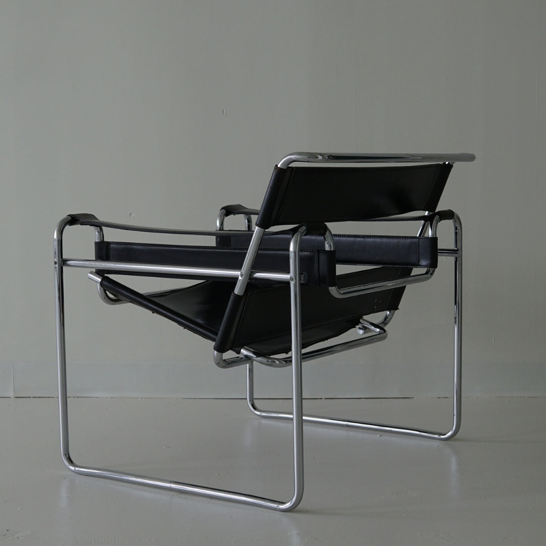 Authentic Wassily B3 Black Leather Armchair by Breuer for Gavina, Italy