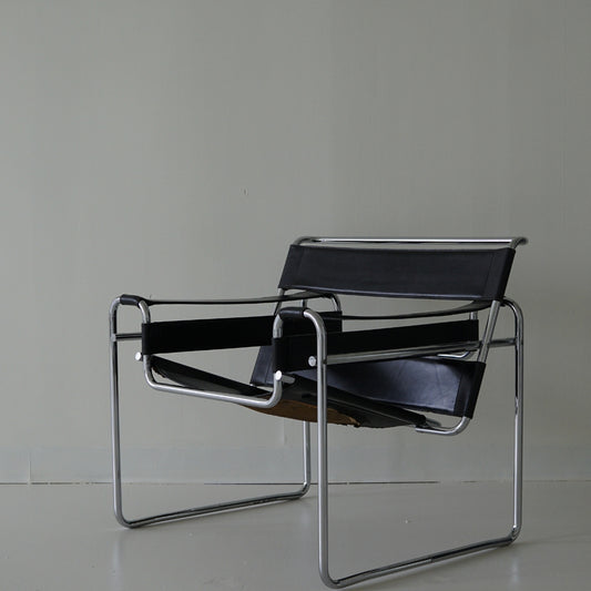 Authentic Wassily B3 Black Leather Armchair by Breuer for Gavina, Italy