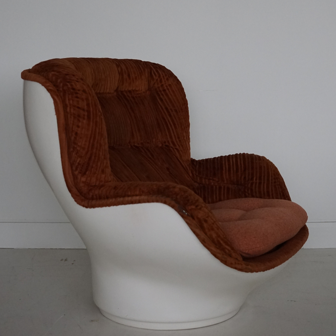 Karate Lounge Chair designed by Michel Cadestin