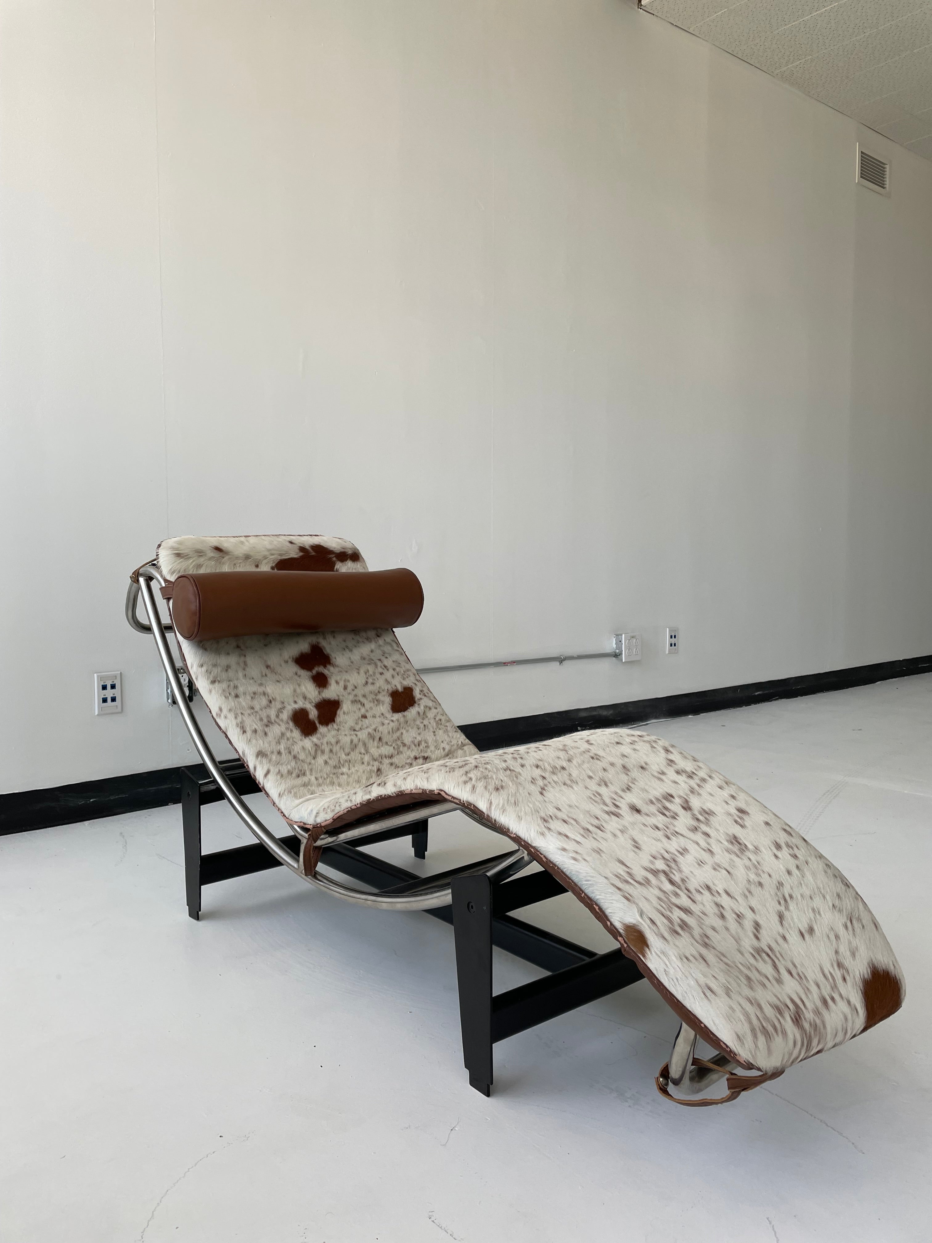 Le corbusier cowhide discount chair