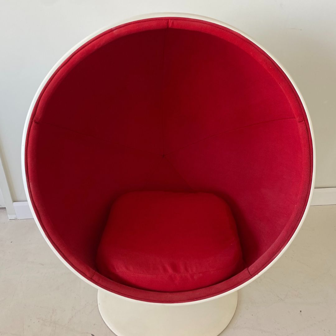 Fiberglass Ball Chair (Replica) designed by Eero Aarnio